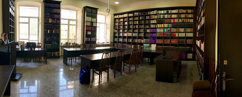 Aznif-Bedrosoglu-Bibliothek36